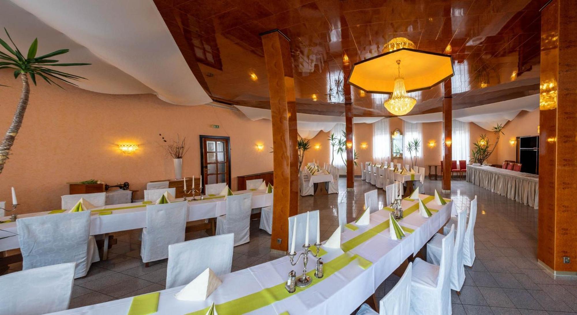 Hotel Kraichtaler Hof Esterno foto