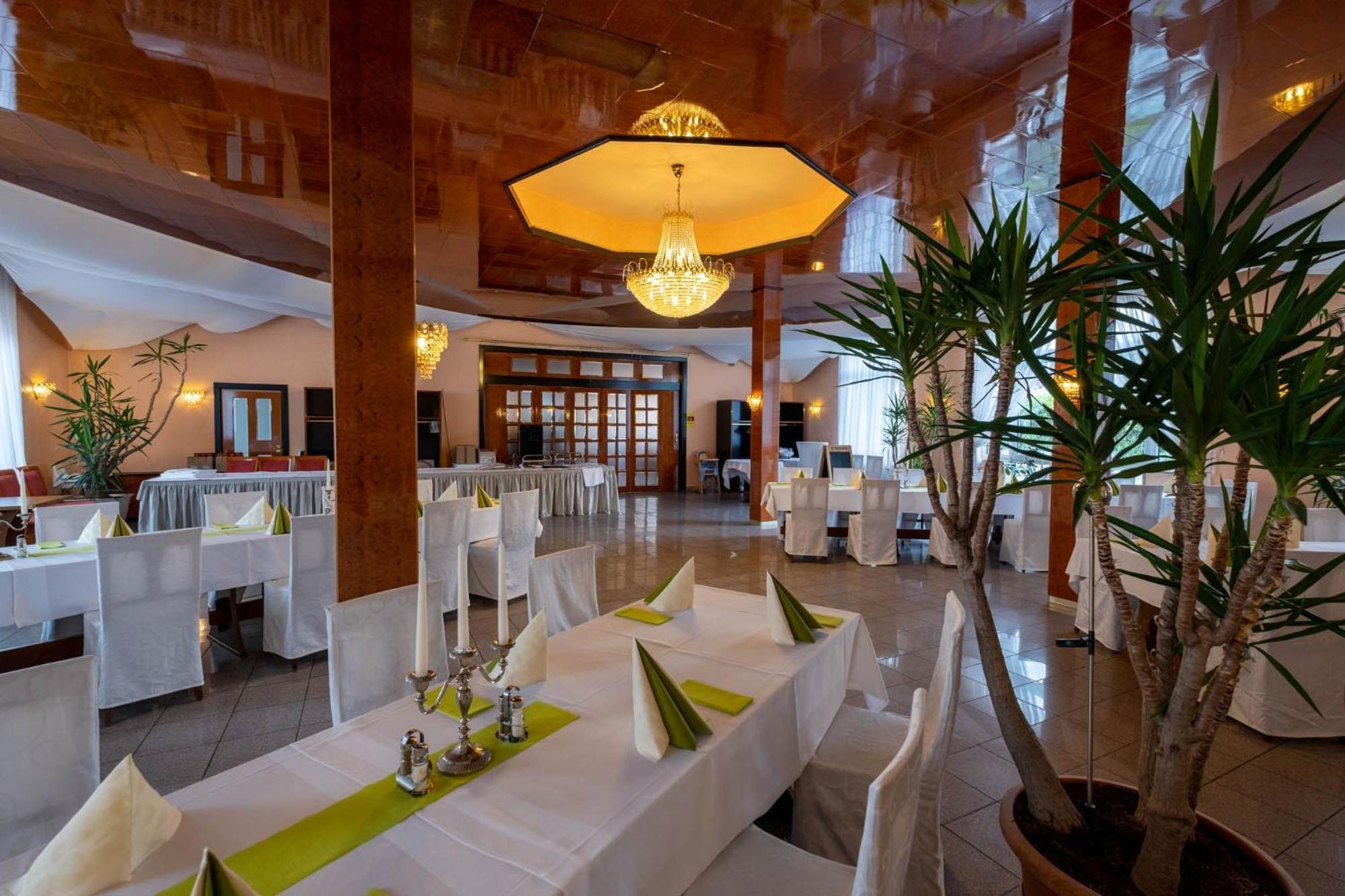 Hotel Kraichtaler Hof Esterno foto
