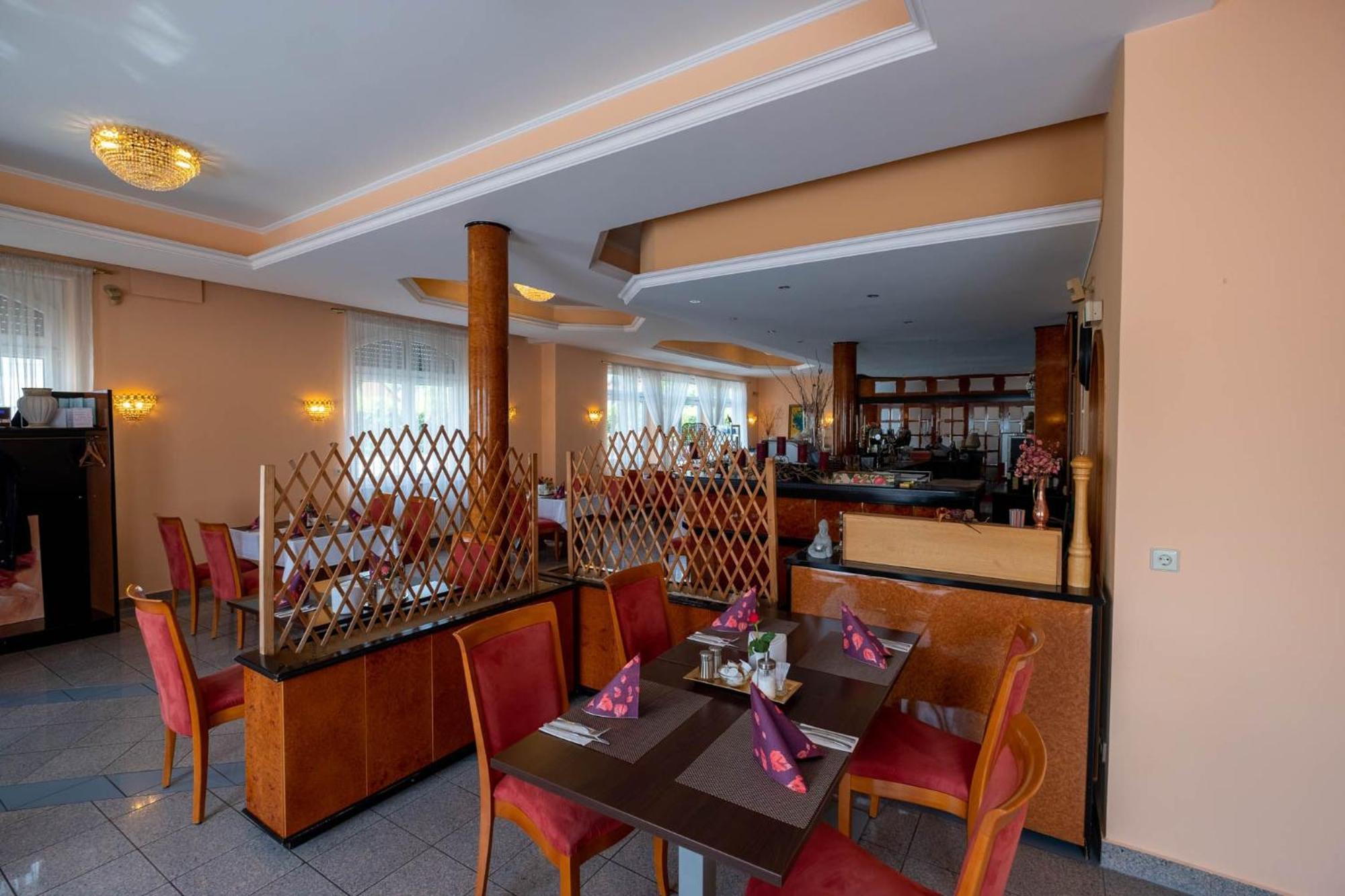 Hotel Kraichtaler Hof Esterno foto