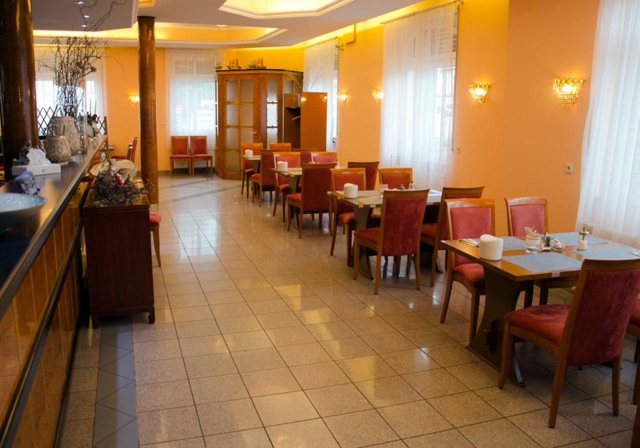Hotel Kraichtaler Hof Esterno foto