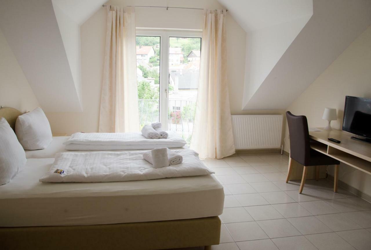 Hotel Kraichtaler Hof Esterno foto
